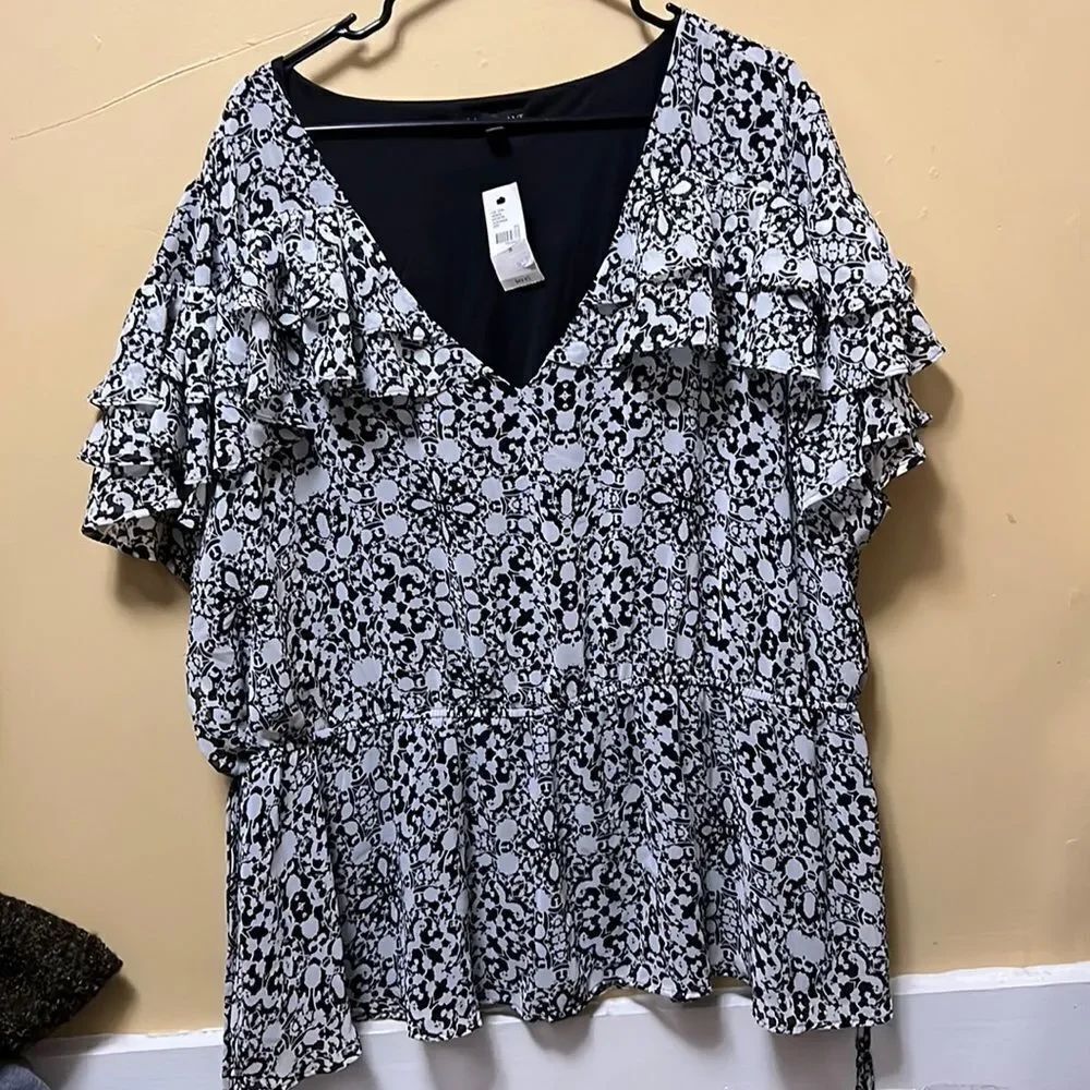 🆕 Lane Bryant Wom Sz 28 Black White Sheer Lined Tiered Sleeve Elastic Waist Top